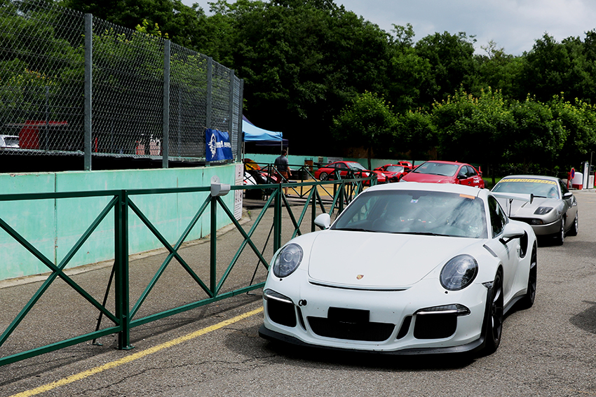 Porsche prêt au départ pour son temps de roulage